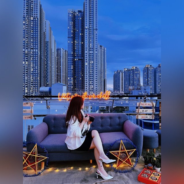 Đánh giá Hide on Rooftop Place với View Landmark Đẹp Nhất SG