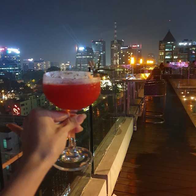 Đánh giá phòng chờ Glow Rooftop | ẩm thực Sài Gòn