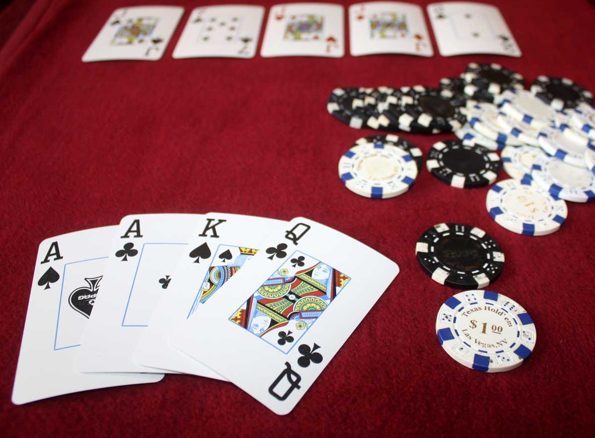 Cách chơi Poker Omaha: Hướng dẫn về Quy tắc và Chiến lược | Natural8