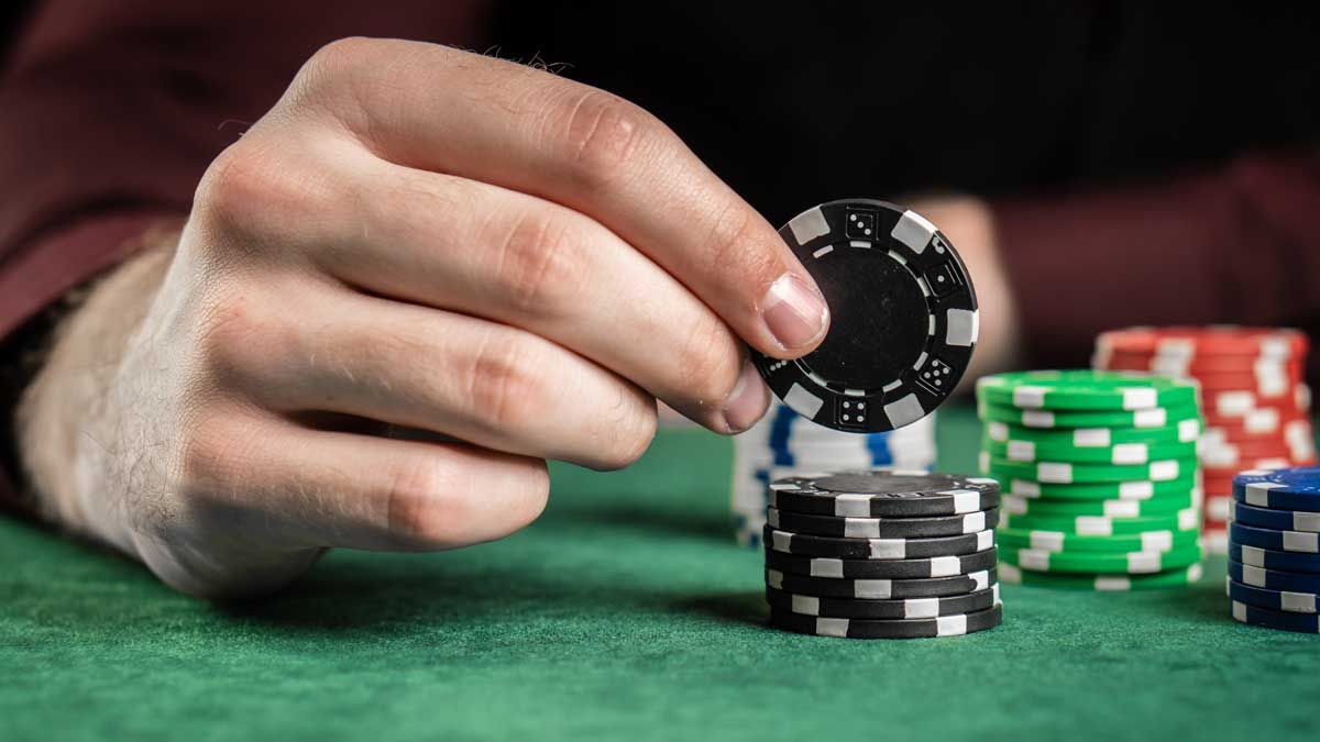 Cách chơi poker với tay bài Open-Ended Straight Draw | Natural8