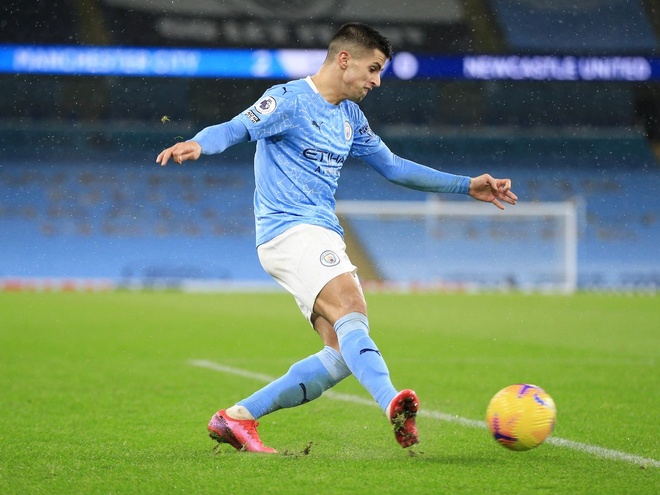 Hậu vệ trái của Manchester City cũng quan trọng như De Bruyne - Bóng đá Anh