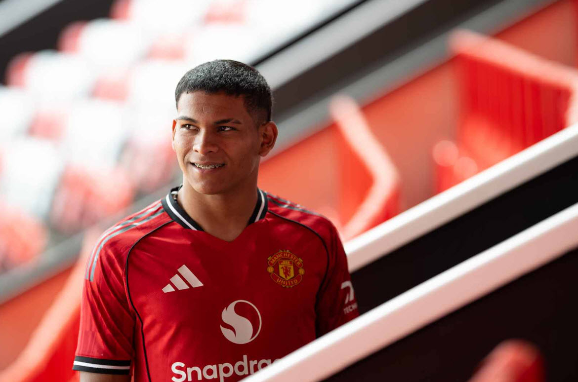 Tiểu sử cầu thủ Diego Leon là hậu vệ của CLB Manchester United