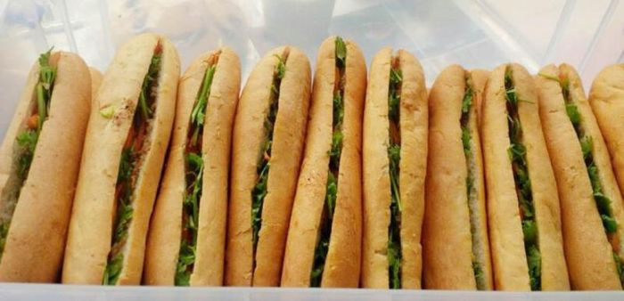 Bánh mì que Chip nóng hổi giòn rụm